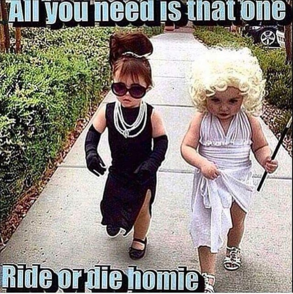 Meet your Posher, Nicole - Picture 5 of 5